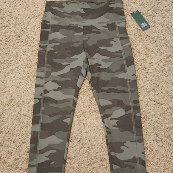Ultra soft high waist camo leggings  Wild Fable Target NWT Size Varies - Picture 5 of 7